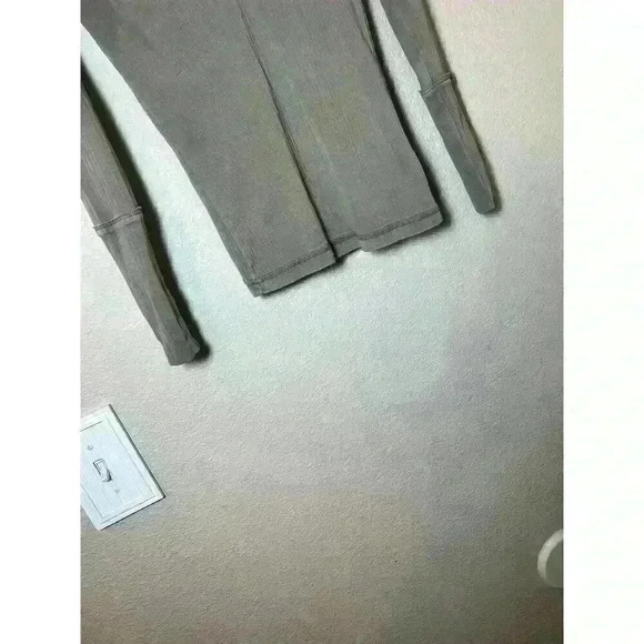 Free People intimately long sleeve shirt size XS v neck with stretch - Picture 5 of 8